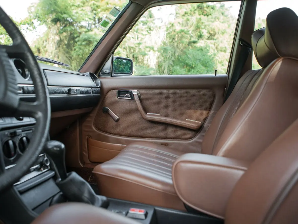 Mercedes-Benz W123 1975 – 1986 Седан — сүрөт 8