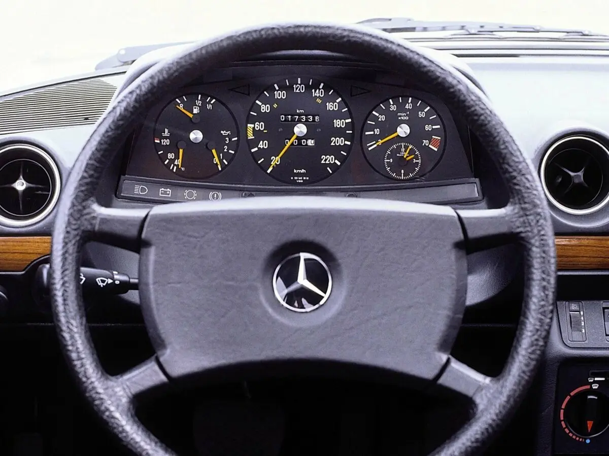 Mercedes-Benz W123 1975 – 1986 Седан — сүрөт 10