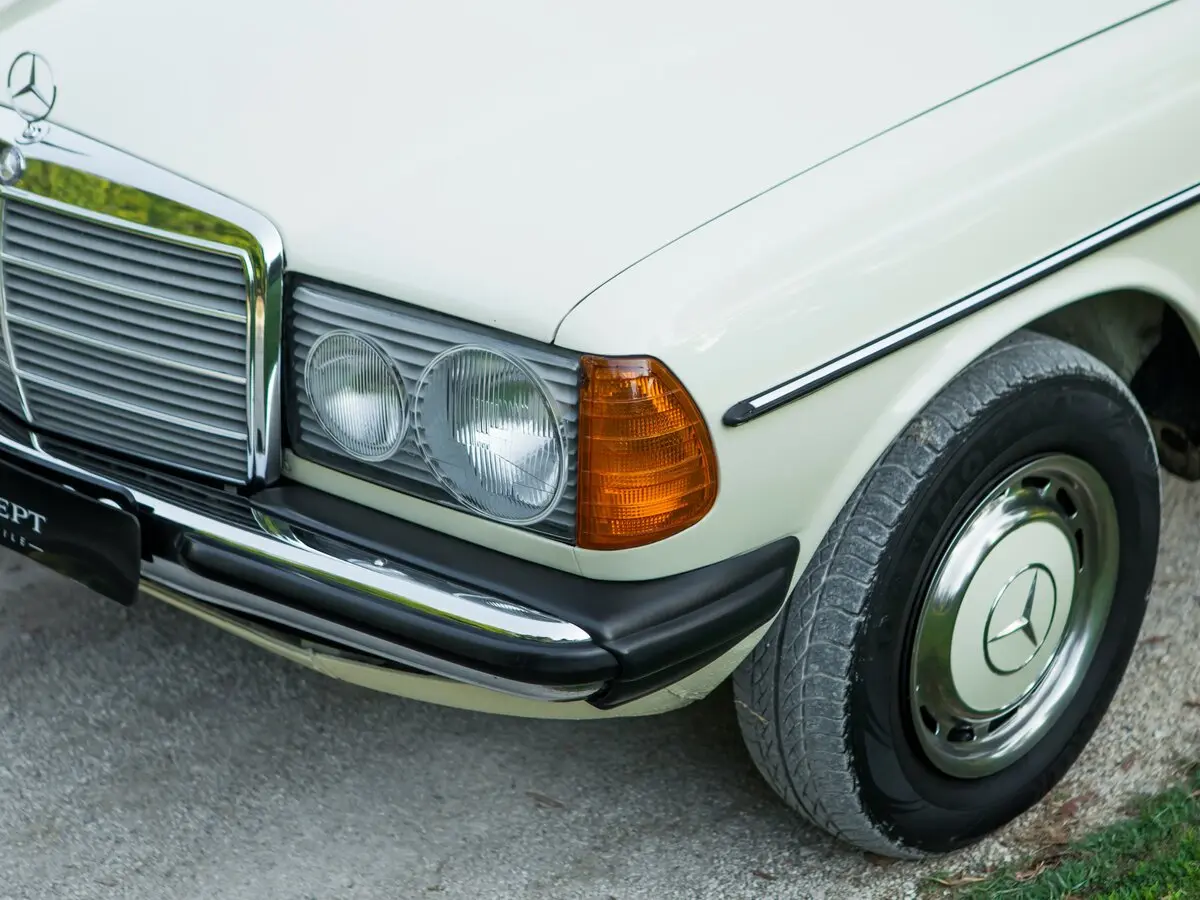 Mercedes-Benz W123 1975 – 1986 Седан — сүрөт 12