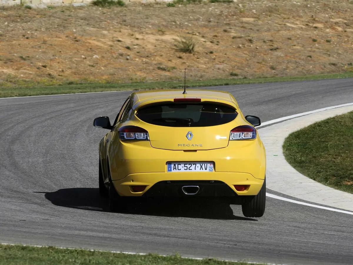 Renault Megane RS III Хэтчбек 3 дв. — 照片 4
