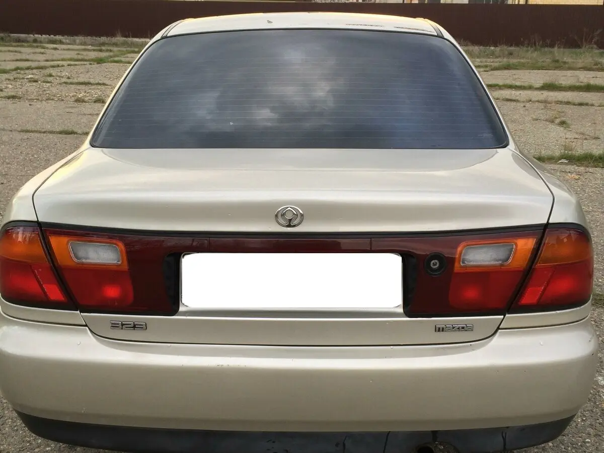 Mazda 323 V (BA) Седан — фото 4