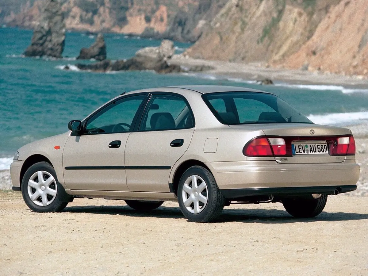 Mazda 323 V (BA) Седан — фото 5