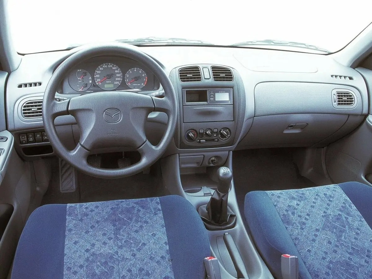 Mazda 323 V (BA) Седан — фото 6
