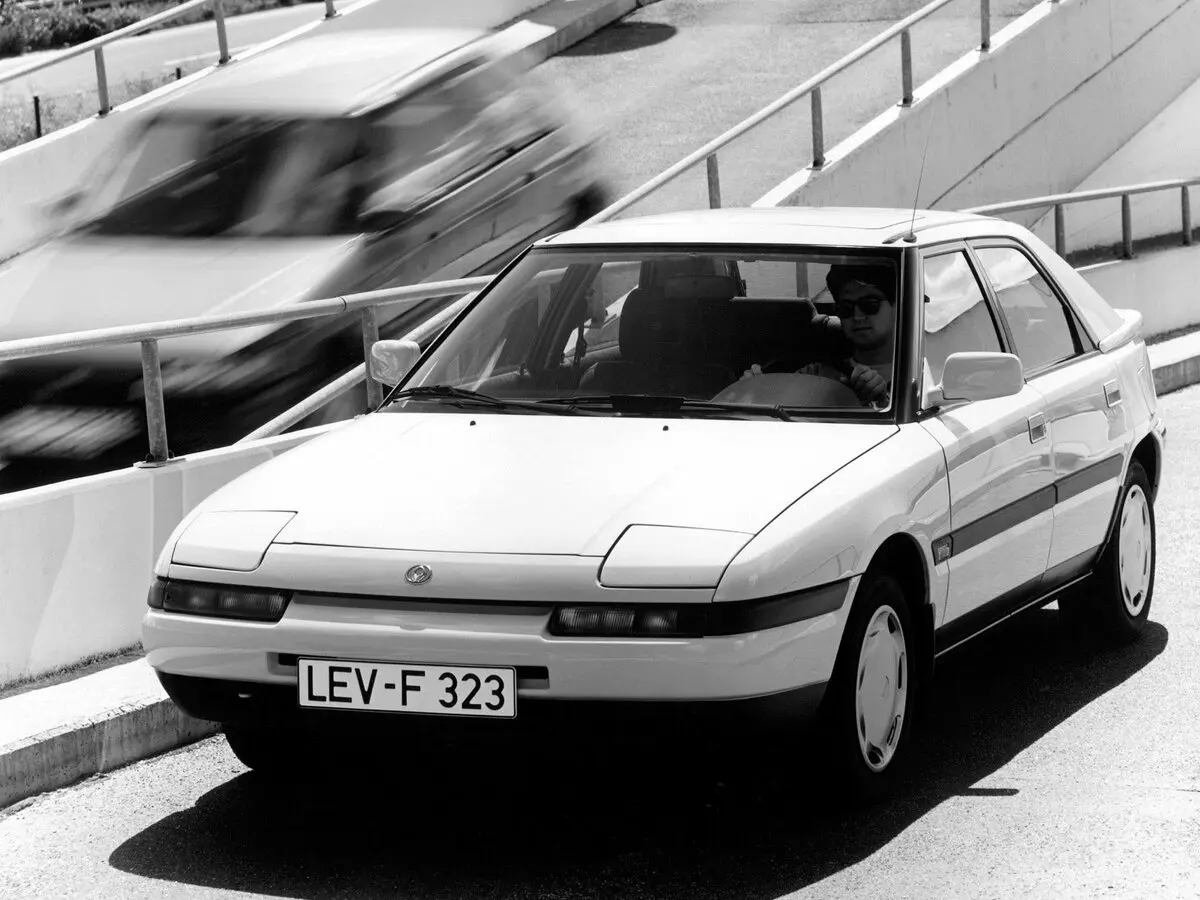 Mazda 323 IV (BG) Хэтчбек 5 дв. — фото 3