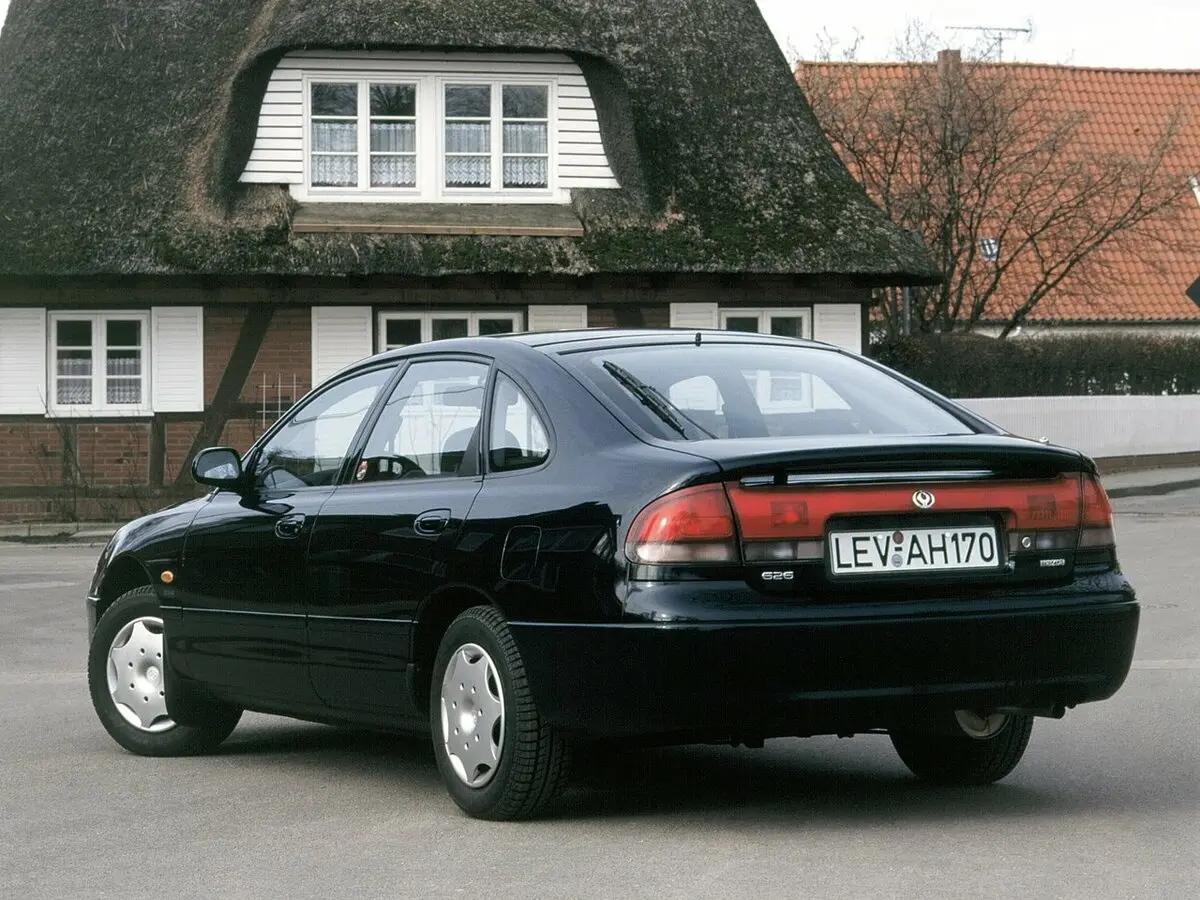 Mazda 626 IV (GE) Лифтбек — фото 3