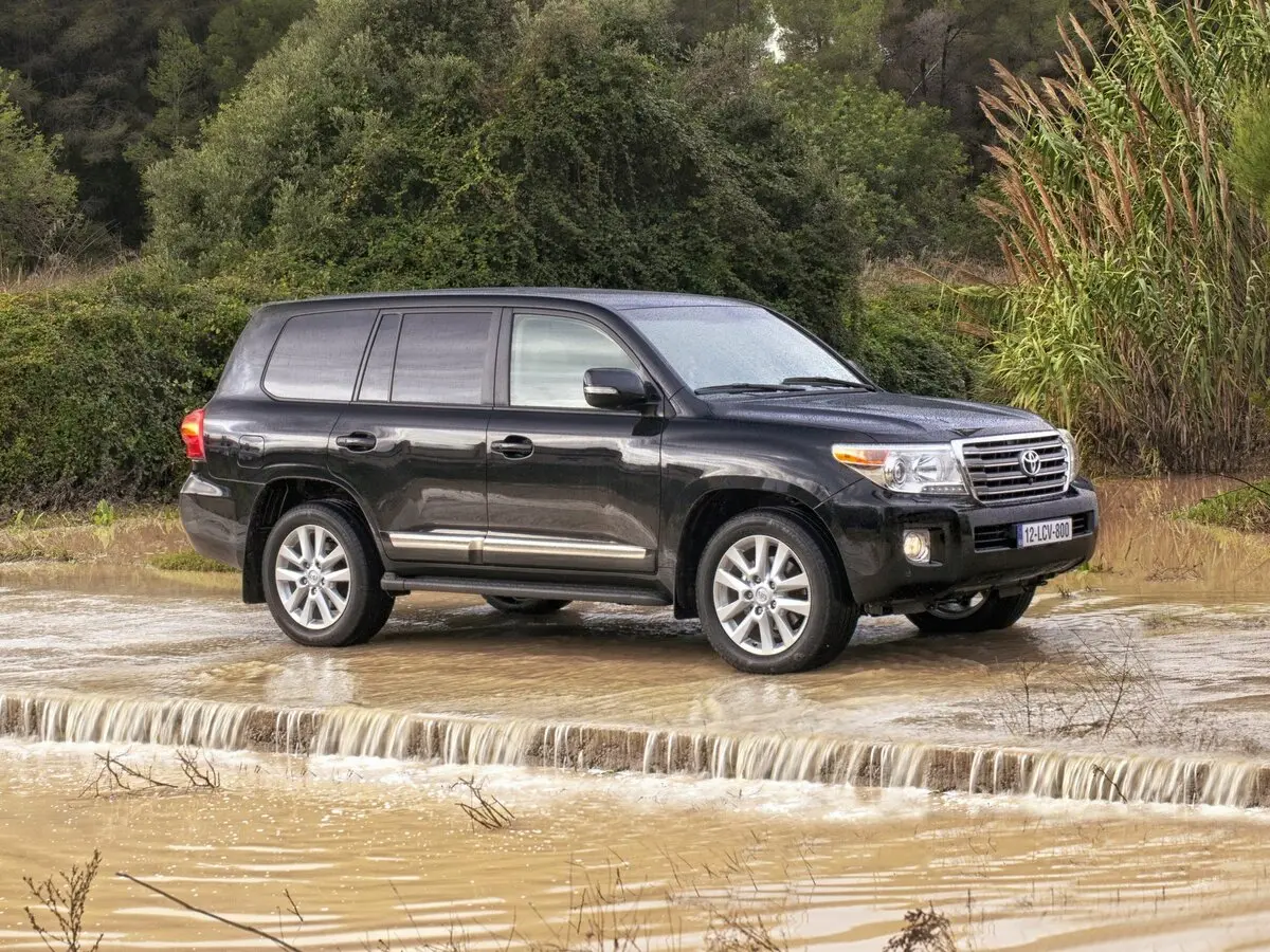 Toyota Land Cruiser 200 Series Рестайлинг 1 Внедорожник 5 дв.