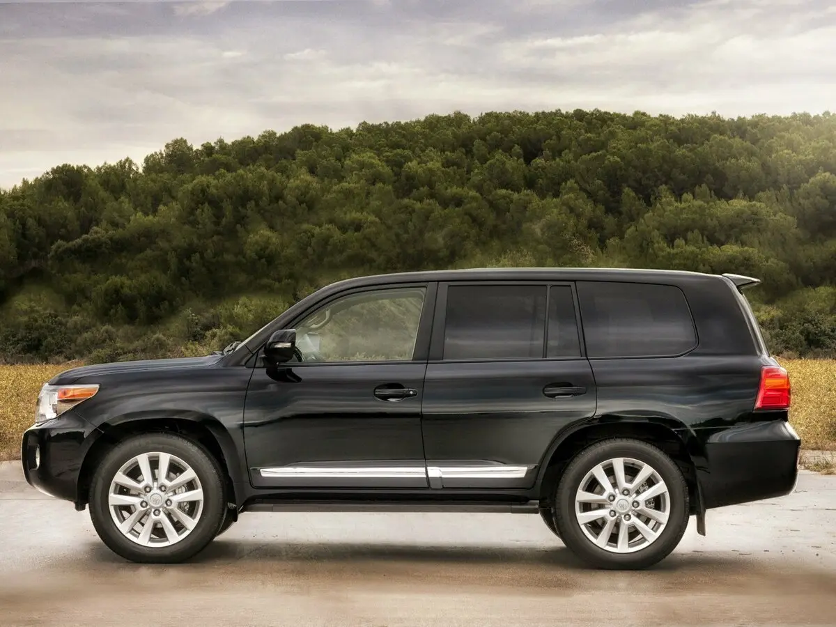 Toyota Land Cruiser 200 Series Рестайлинг 1 Внедорожник 5 дв. — сүрөт 2