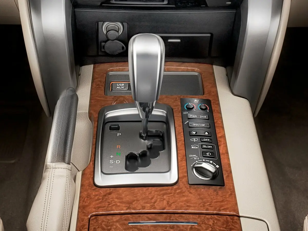 Toyota Land Cruiser 200 Series Рестайлинг 1 Внедорожник 5 дв. — сүрөт 10