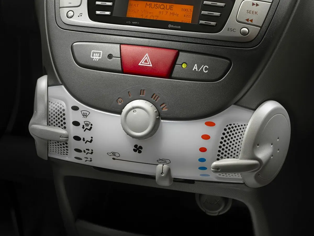 Citroen C1 I Рестайлинг 2 Хэтчбек 3 дв. — сүрөт 13