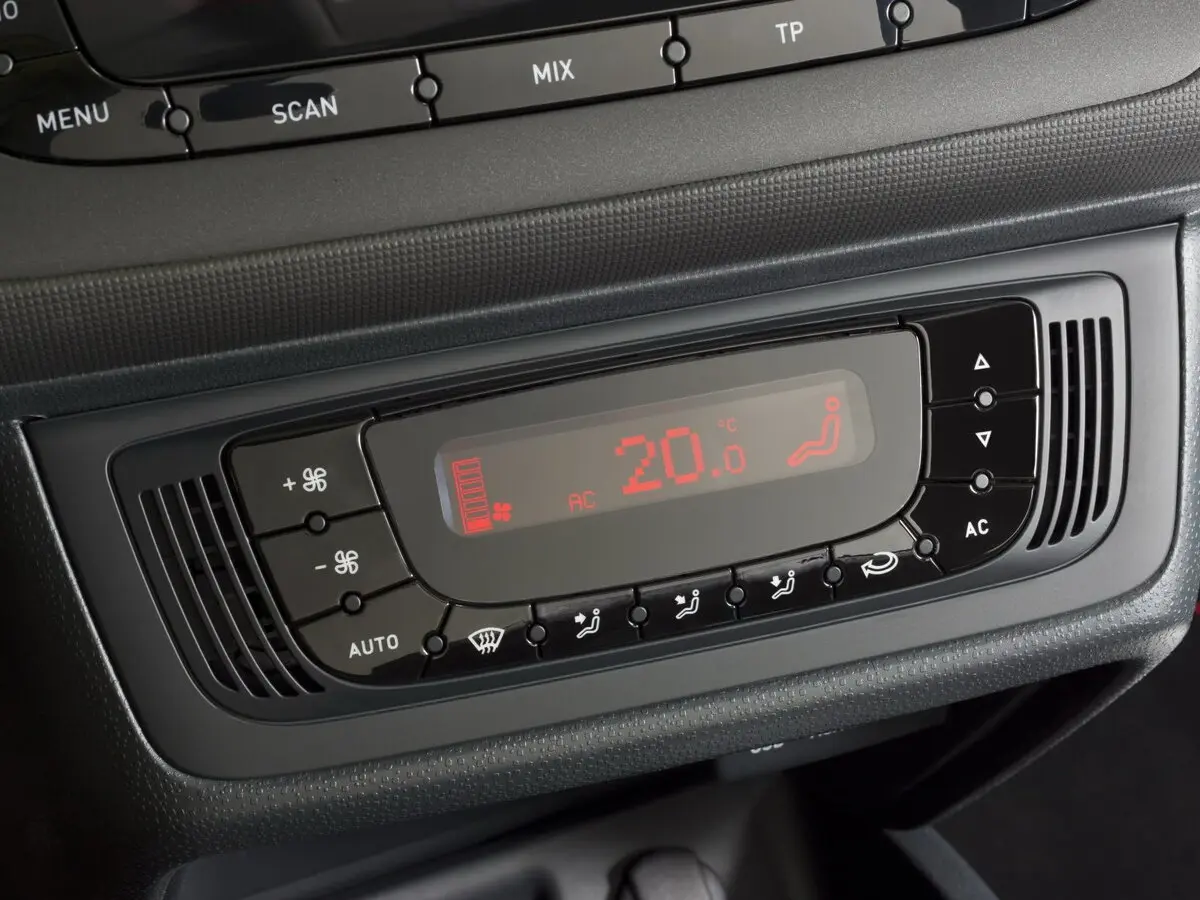 SEAT Ibiza IV Рестайлинг Хэтчбек 5 дв. — сүрөт 9