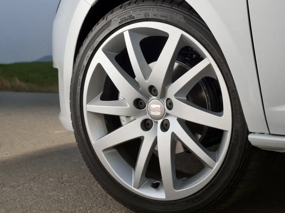 SEAT Ibiza IV Рестайлинг Хэтчбек 3 дв. — 照片 12