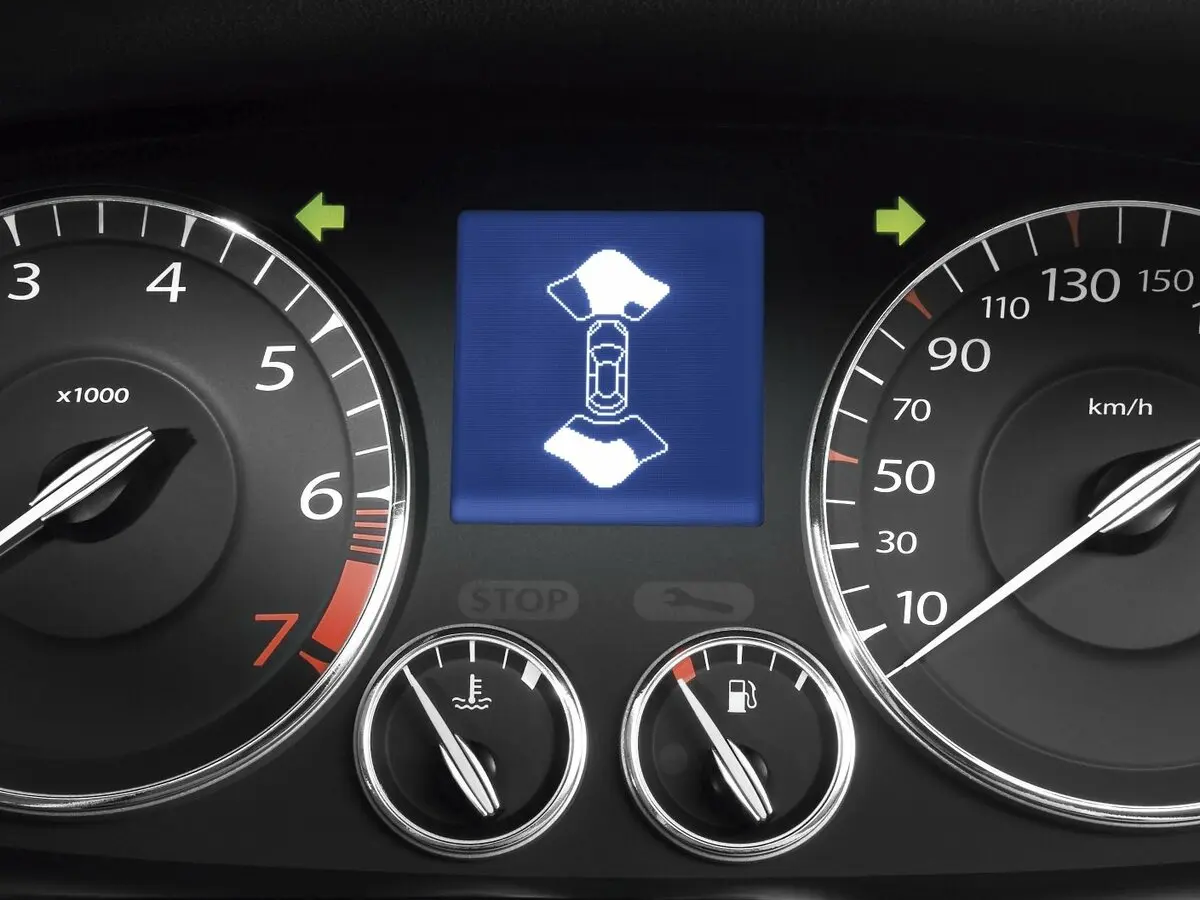 Renault Laguna III Рестайлинг Купе — сүрөт 5