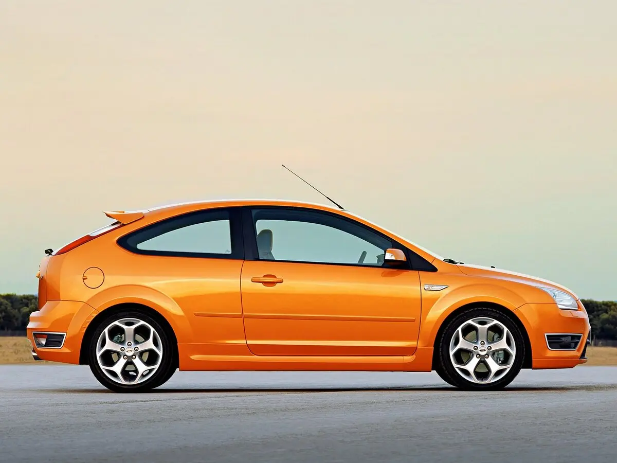 Ford Focus ST II Хэтчбек 3 дв. — photo 2