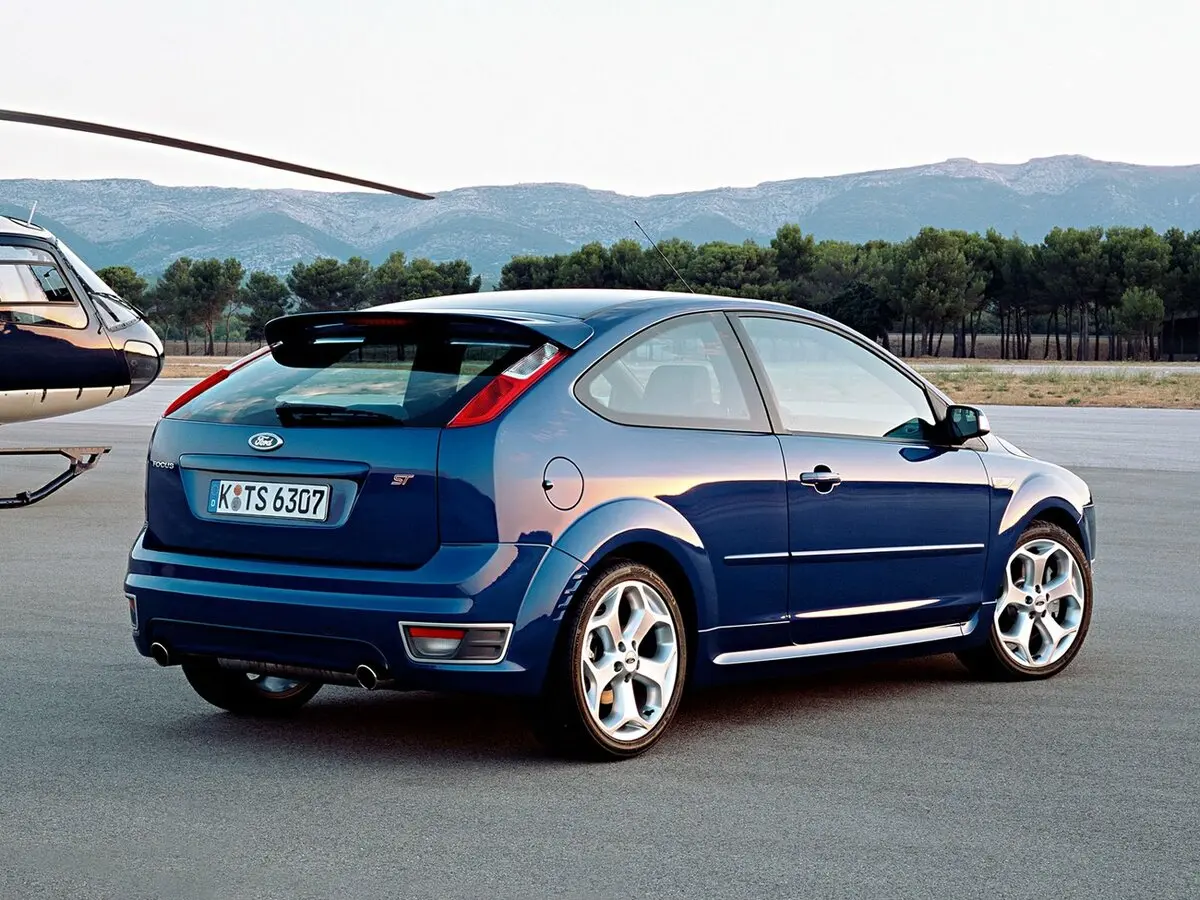 Ford Focus ST II Хэтчбек 3 дв. — photo 5