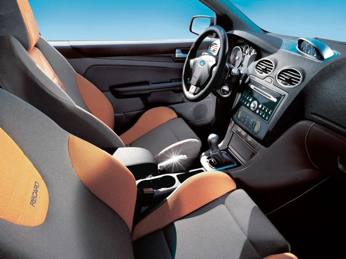 Ford Focus ST II Хэтчбек 3 дв. — photo 6