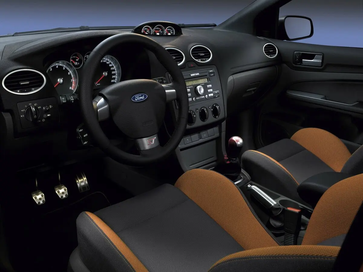 Ford Focus ST II Хэтчбек 3 дв. — photo 7