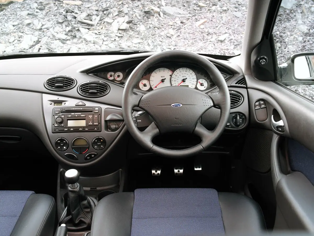 Ford Focus ST I Хэтчбек 3 дв. — photo 5