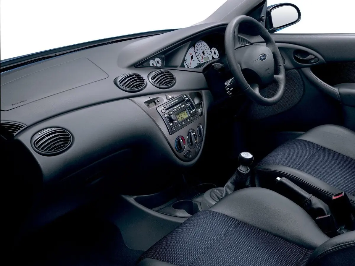 Ford Focus ST I Хэтчбек 3 дв. — photo 7