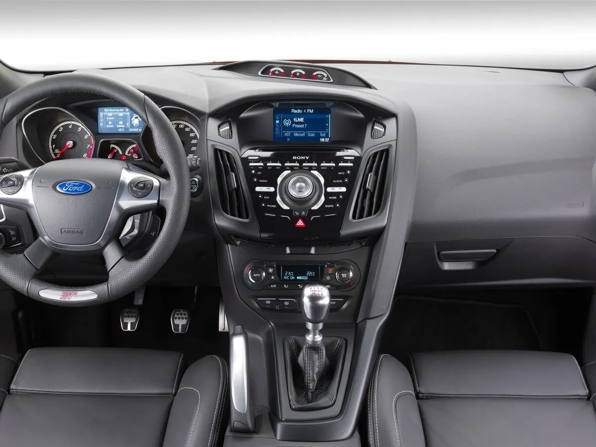 Ford Focus ST III Хэтчбек 5 дв. — сүрөт 6