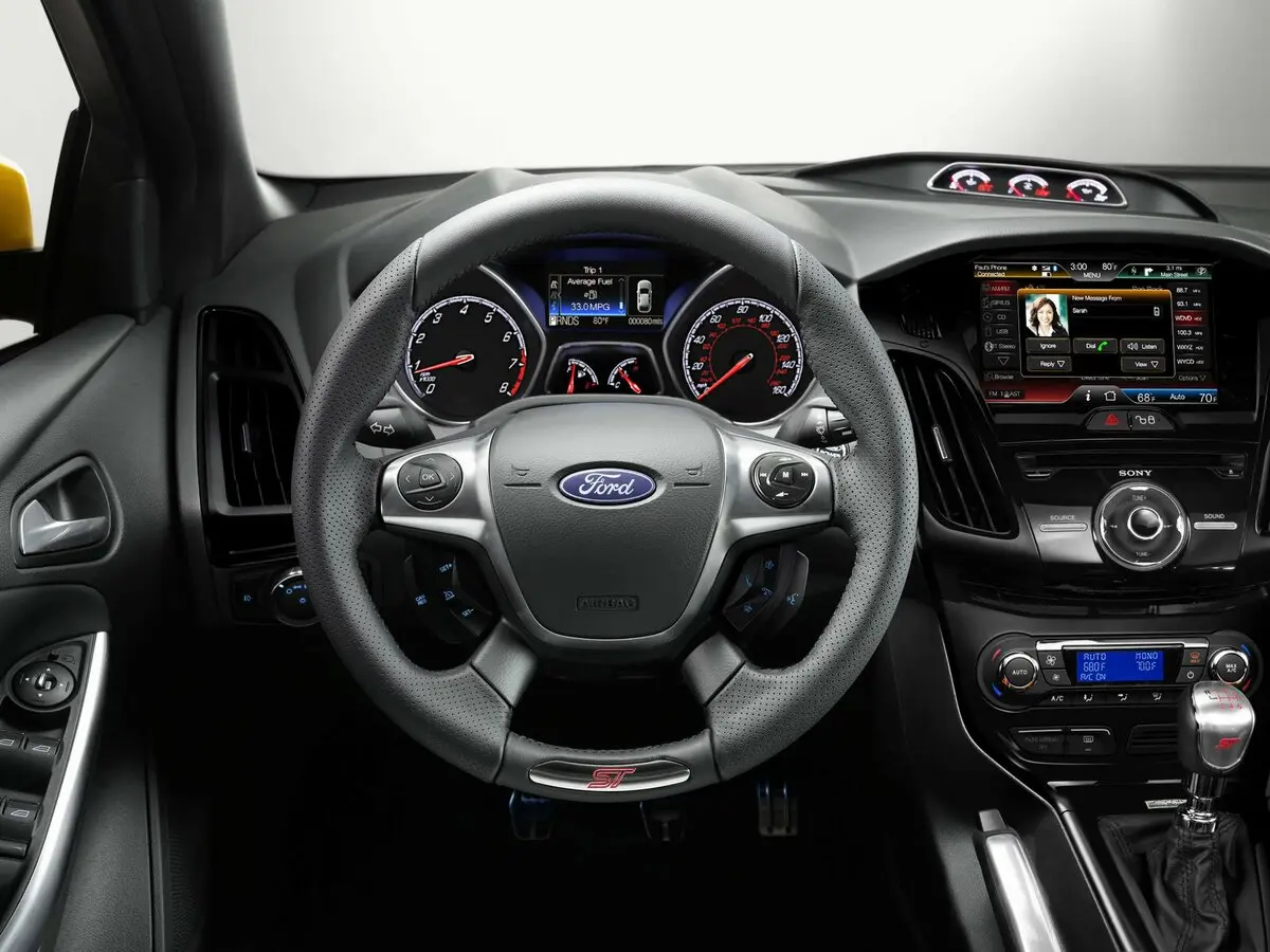 Ford Focus ST III Хэтчбек 5 дв. — сүрөт 9