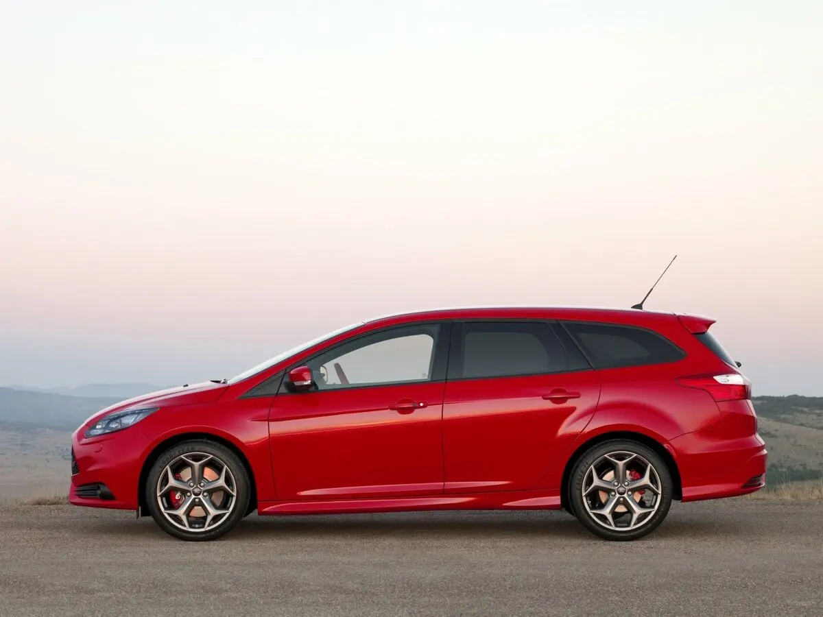 Ford Focus ST III Универсал 5 дв. — photo 2