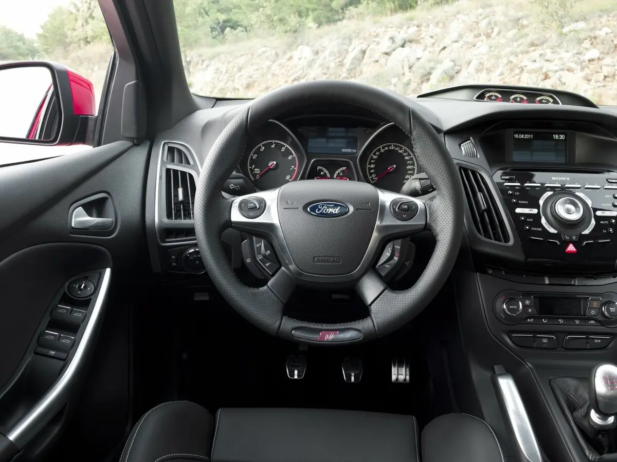 Ford Focus ST III Универсал 5 дв. — photo 9