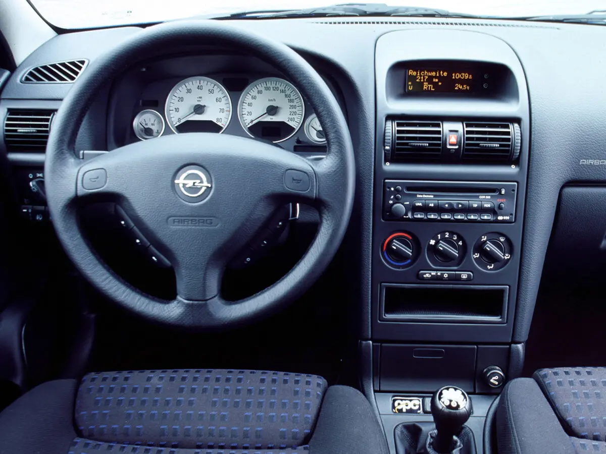 Opel Astra OPC G Рестайлинг Хэтчбек 3 дв. — сүрөт 5