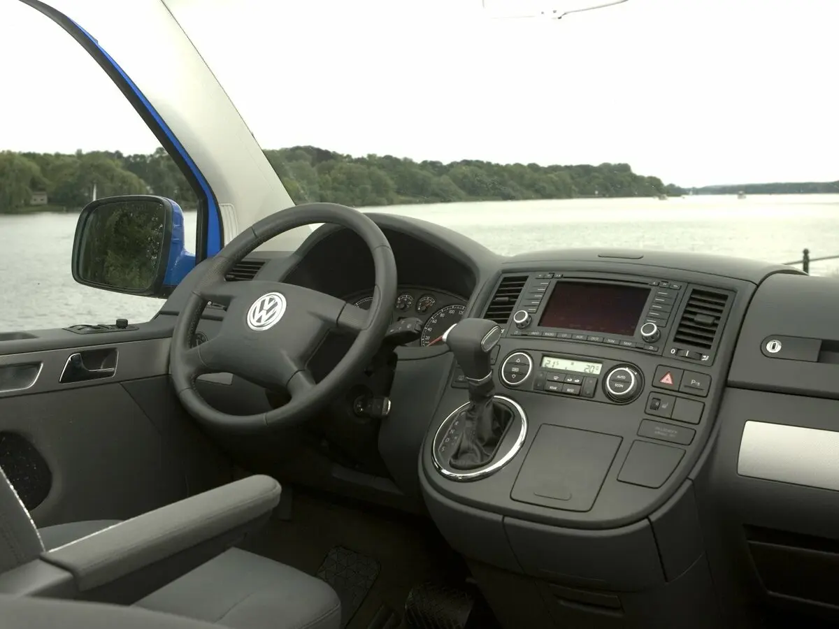 Volkswagen Multivan T5 Минивэн — фото 7