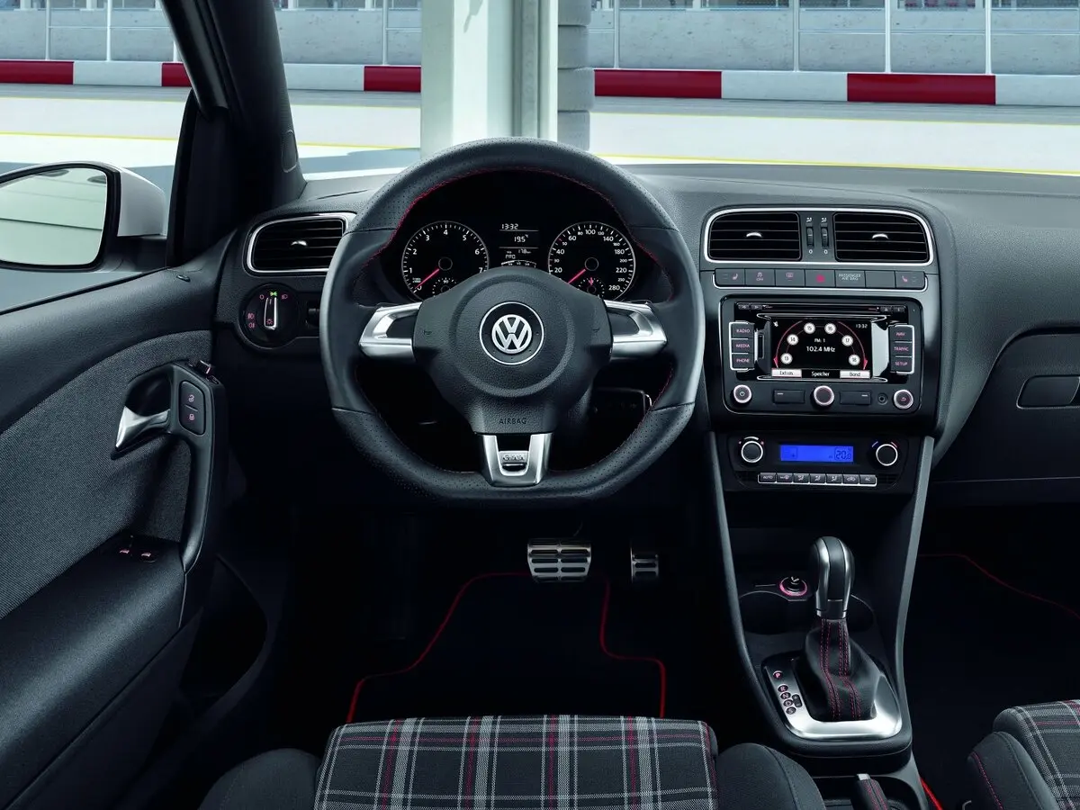 Volkswagen Polo GTI V Хэтчбек 3 дв. — photo 6