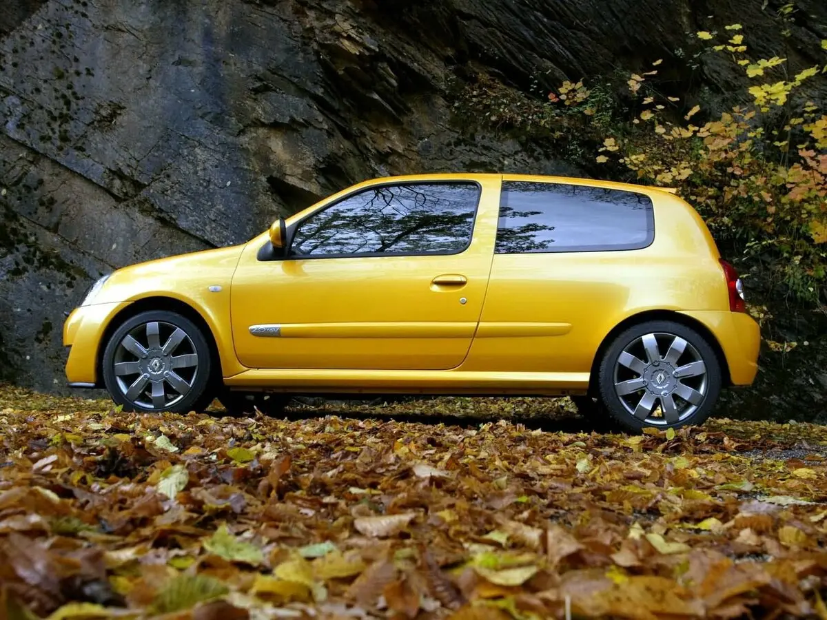 Renault Clio RS II Рестайлинг Хэтчбек 3 дв. — 照片 2