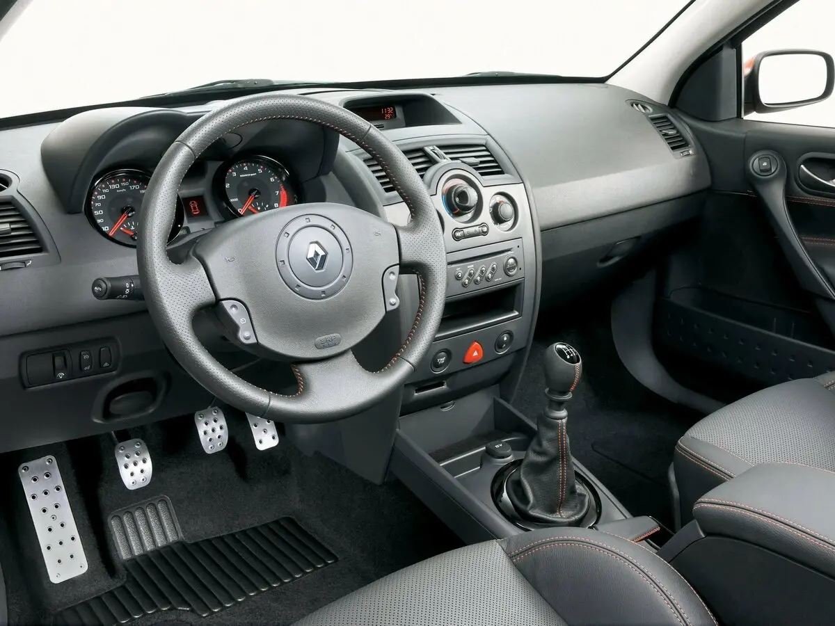 Renault Megane RS II Хэтчбек 3 дв. — photo 6
