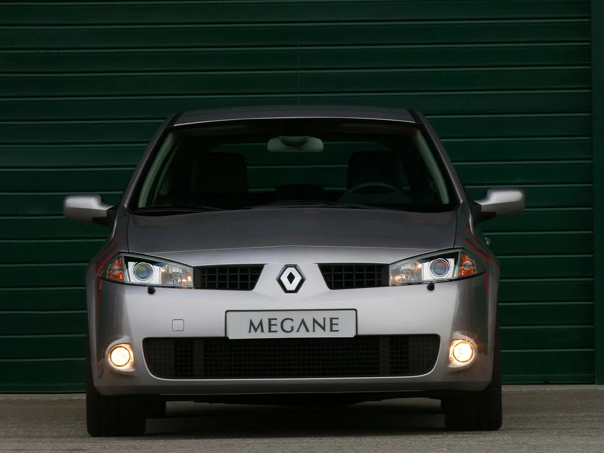 Renault Megane RS II Хэтчбек 5 дв. — сүрөт 3