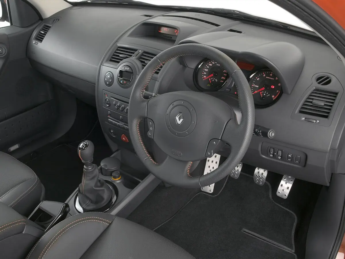 Renault Megane RS II Хэтчбек 5 дв. — сүрөт 6