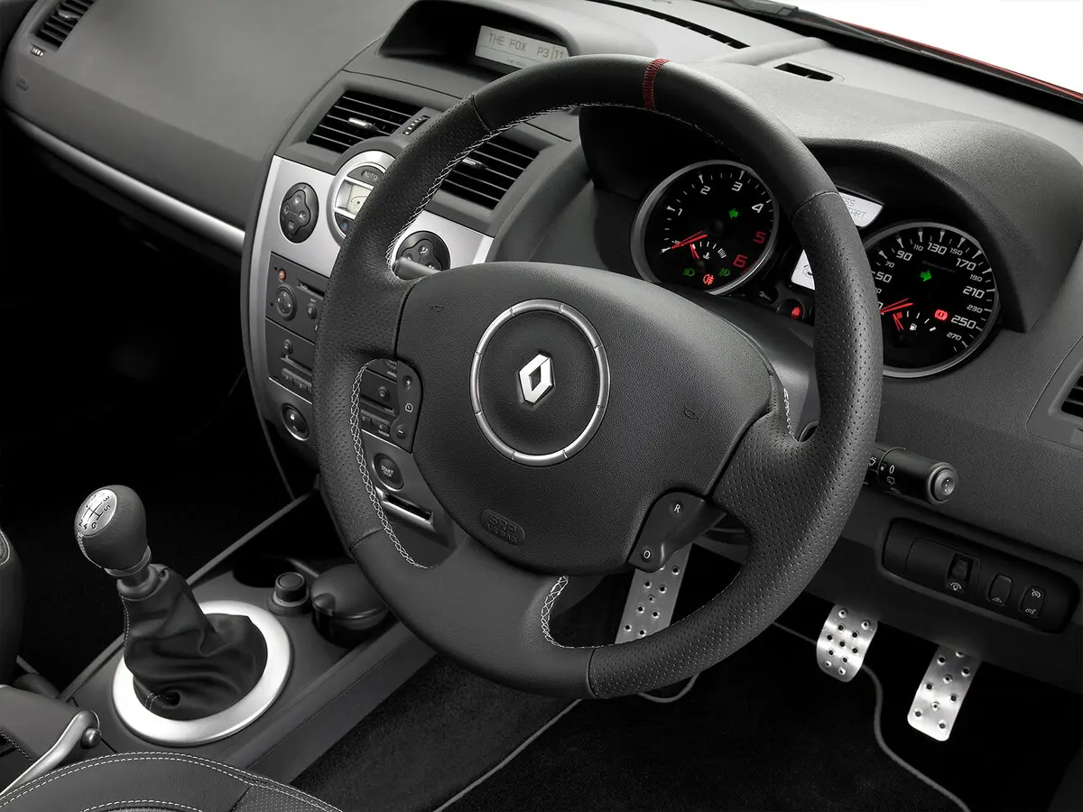 Renault Megane RS II Рестайлинг Хэтчбек 3 дв. — сүрөт 8