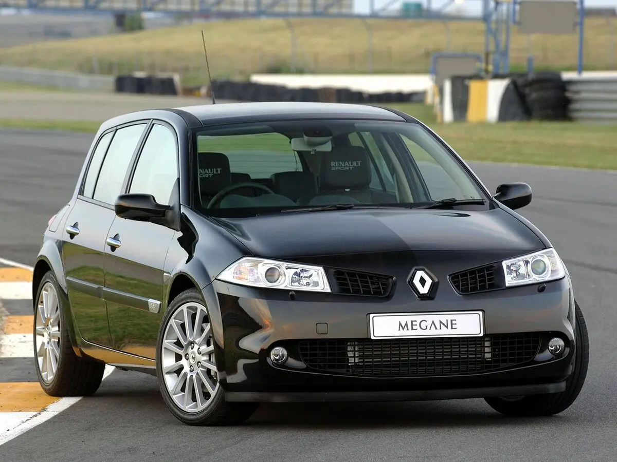 Renault Megane RS II Рестайлинг Хэтчбек 5 дв. — 照片 2