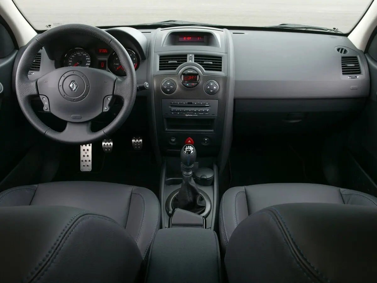 Renault Megane RS II Рестайлинг Хэтчбек 5 дв. — 照片 5
