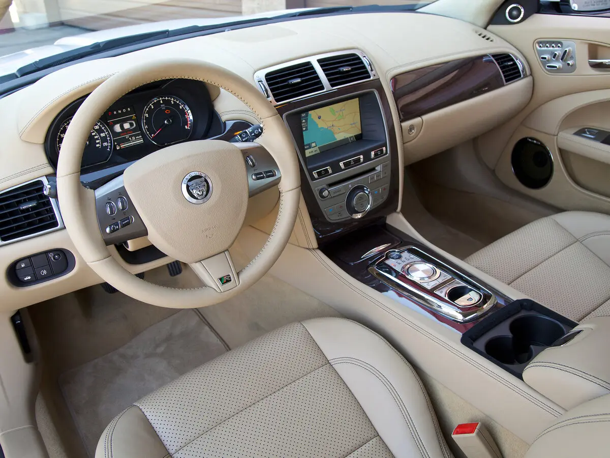 Jaguar XKR II Рестайлинг 2 Кабриолет — photo 5