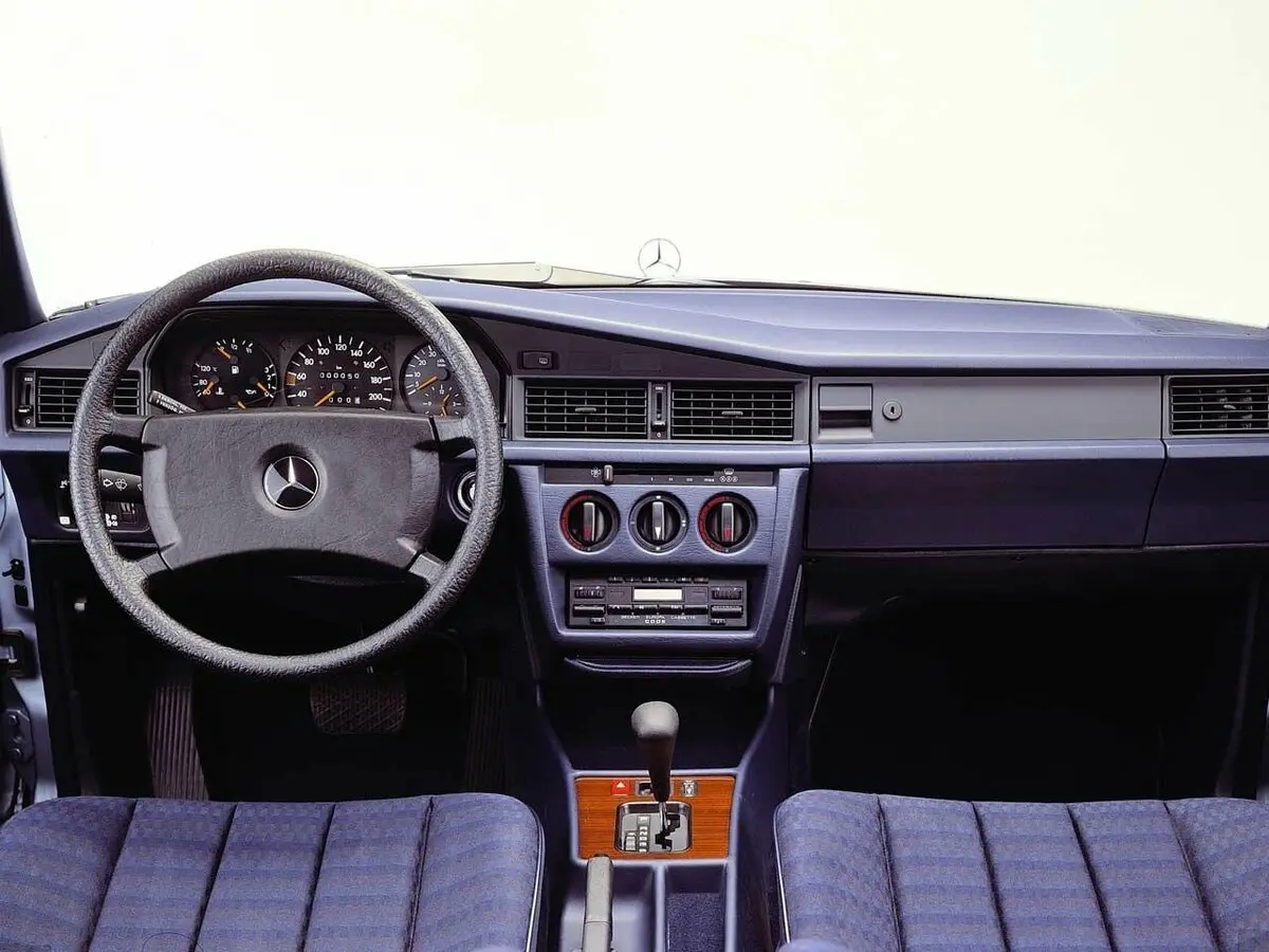 Mercedes-Benz 190 (W201) 1982 – 1993 Седан — сүрөт 6