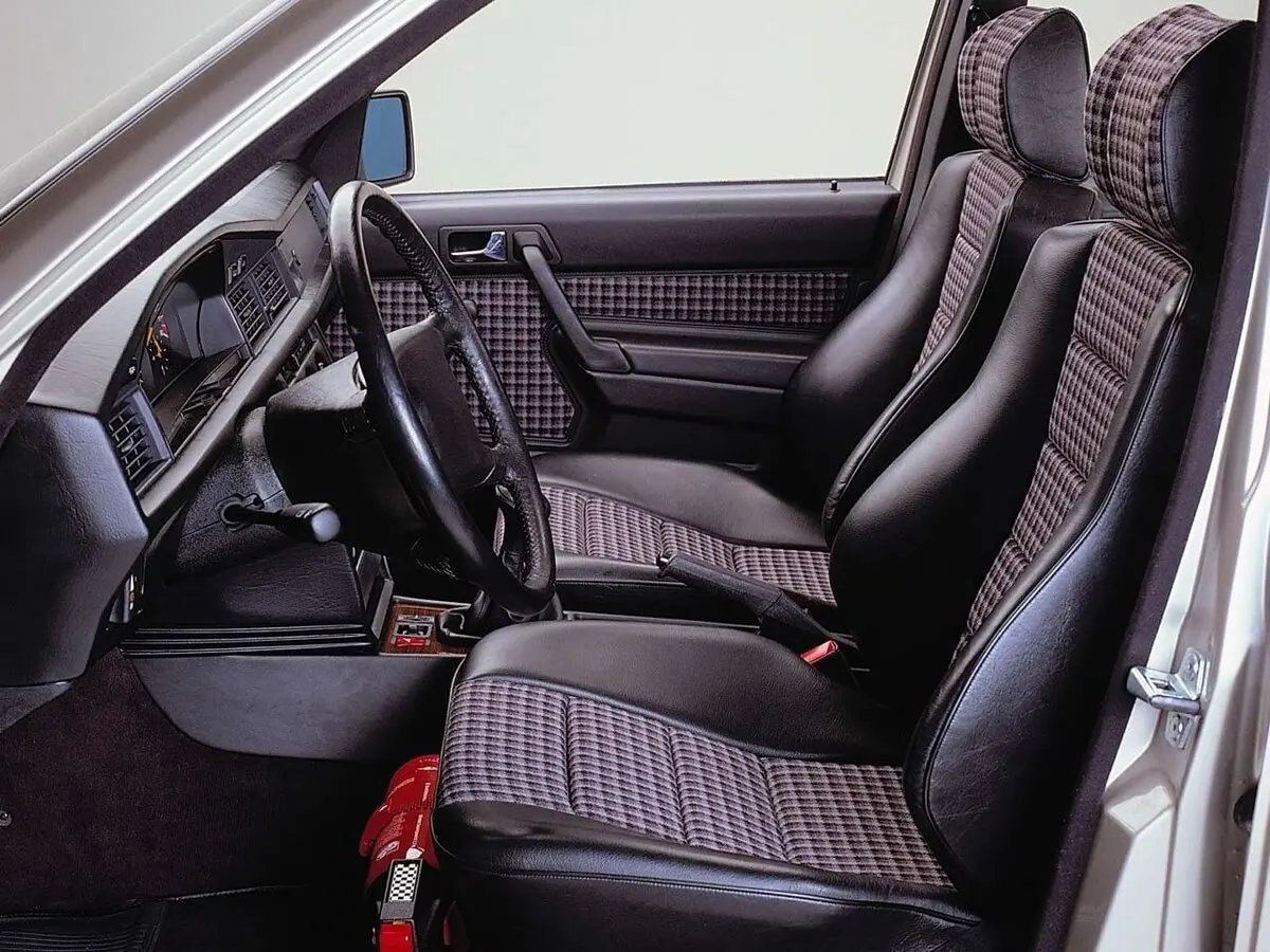 Mercedes-Benz 190 (W201) 1982 – 1993 Седан — сүрөт 8