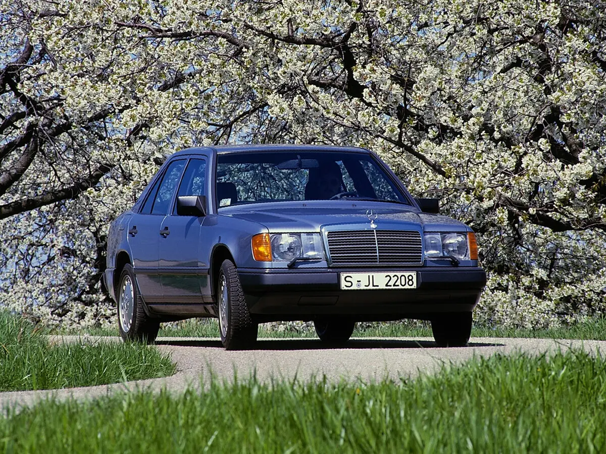 Mercedes-Benz W124 1984 – 1993 Седан — сүрөт 3