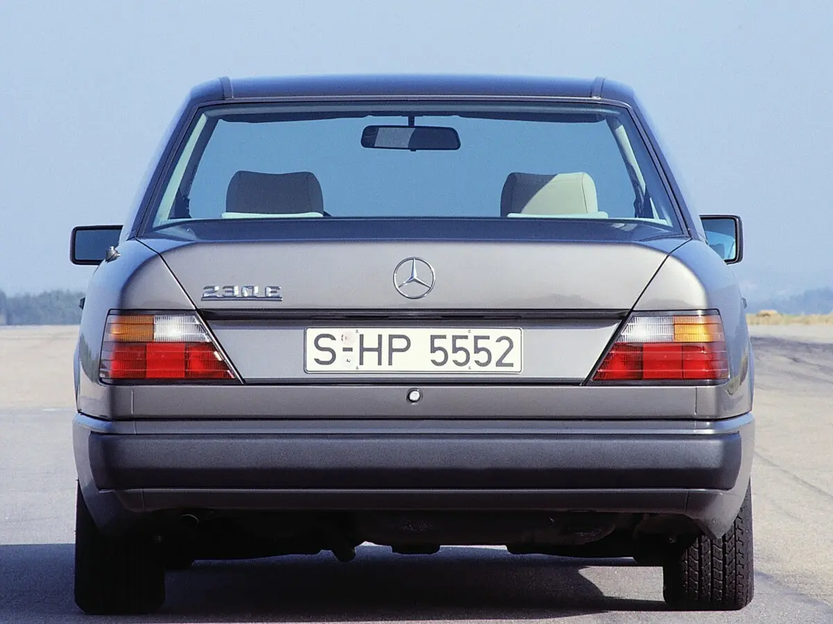 Mercedes-Benz W124 1984 – 1993 Седан — сүрөт 4
