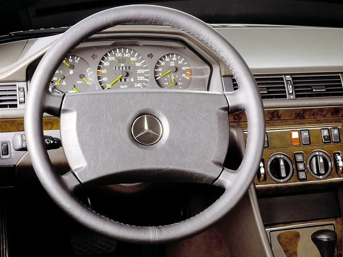 Mercedes-Benz W124 1984 – 1993 Седан — сүрөт 8