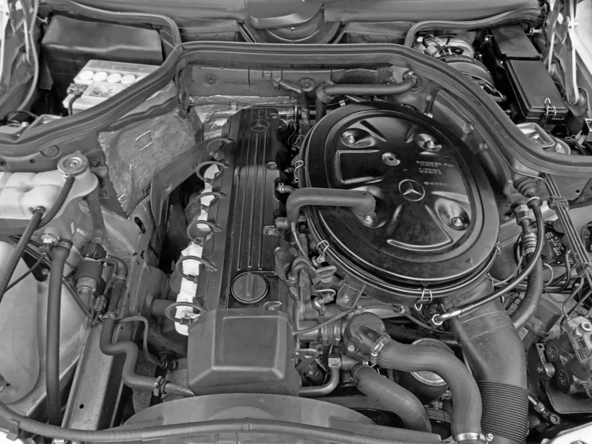 Mercedes-Benz W124 1984 – 1993 Седан — сүрөт 12