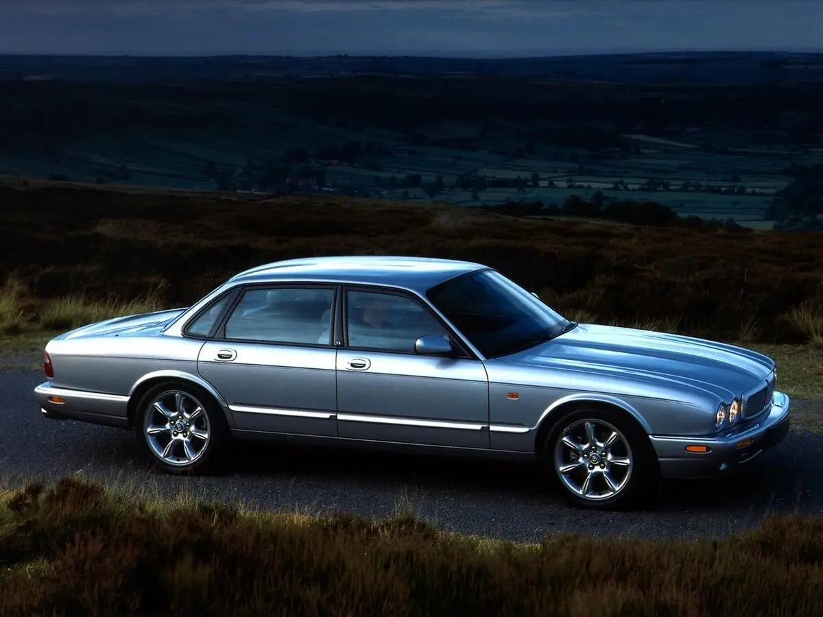 Jaguar XJR II (X300) Седан — сүрөт 2