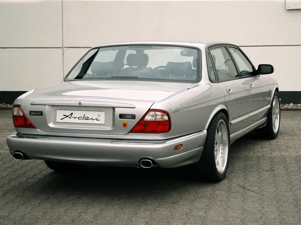 Jaguar XJR II (X300) Седан — сүрөт 4