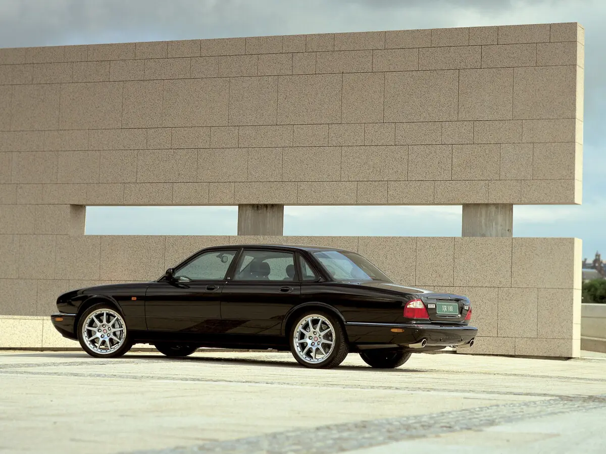 Jaguar XJR II (X308) Седан — photo 2