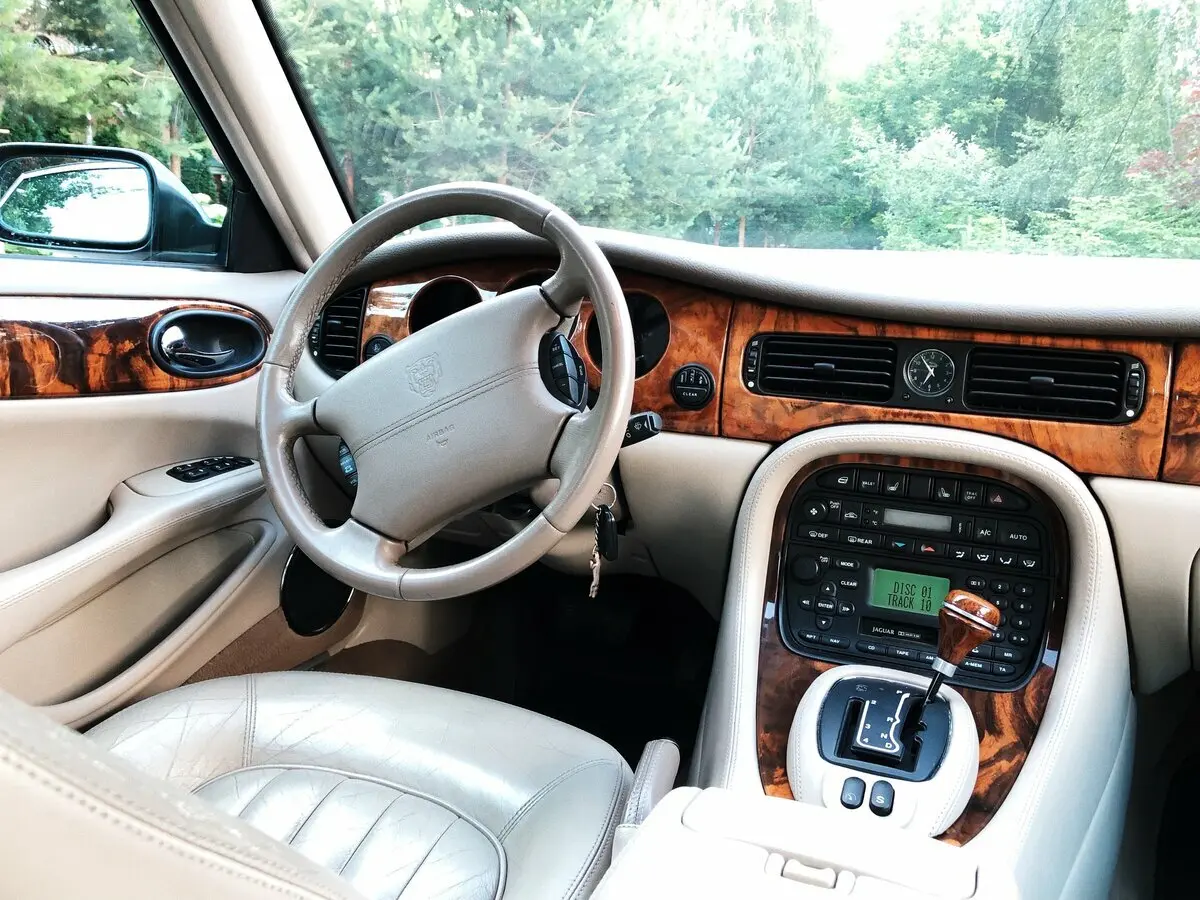 Jaguar XJR II (X308) Седан — photo 9