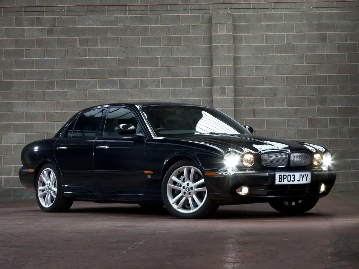 Jaguar XJR III (X350) Седан — сүрөт 2