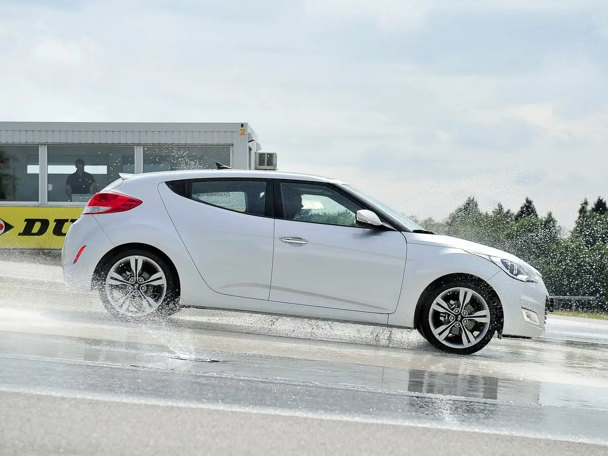 Hyundai Veloster I Хэтчбек 4 дв. — сүрөт 2