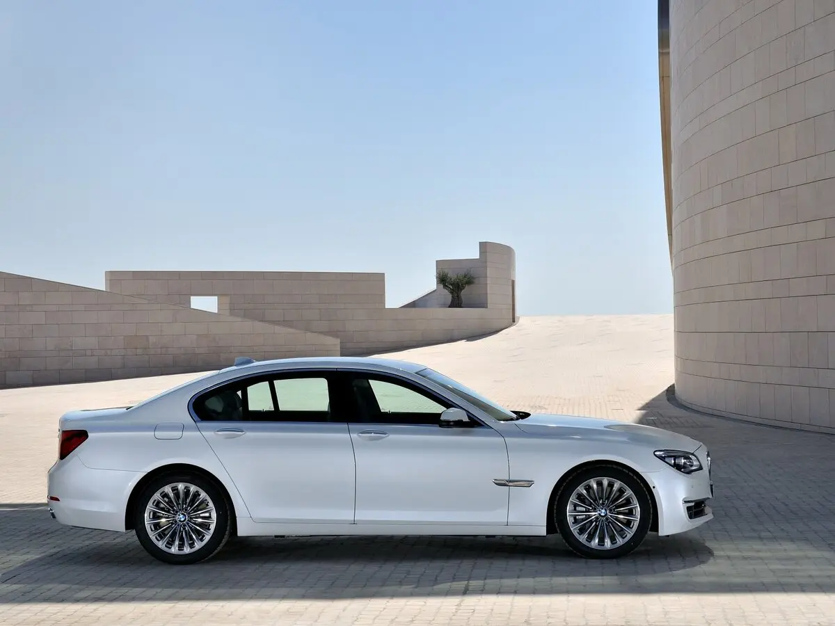 BMW 7 серии V (F01/F02/F04) Рестайлинг Седан — сүрөт 2